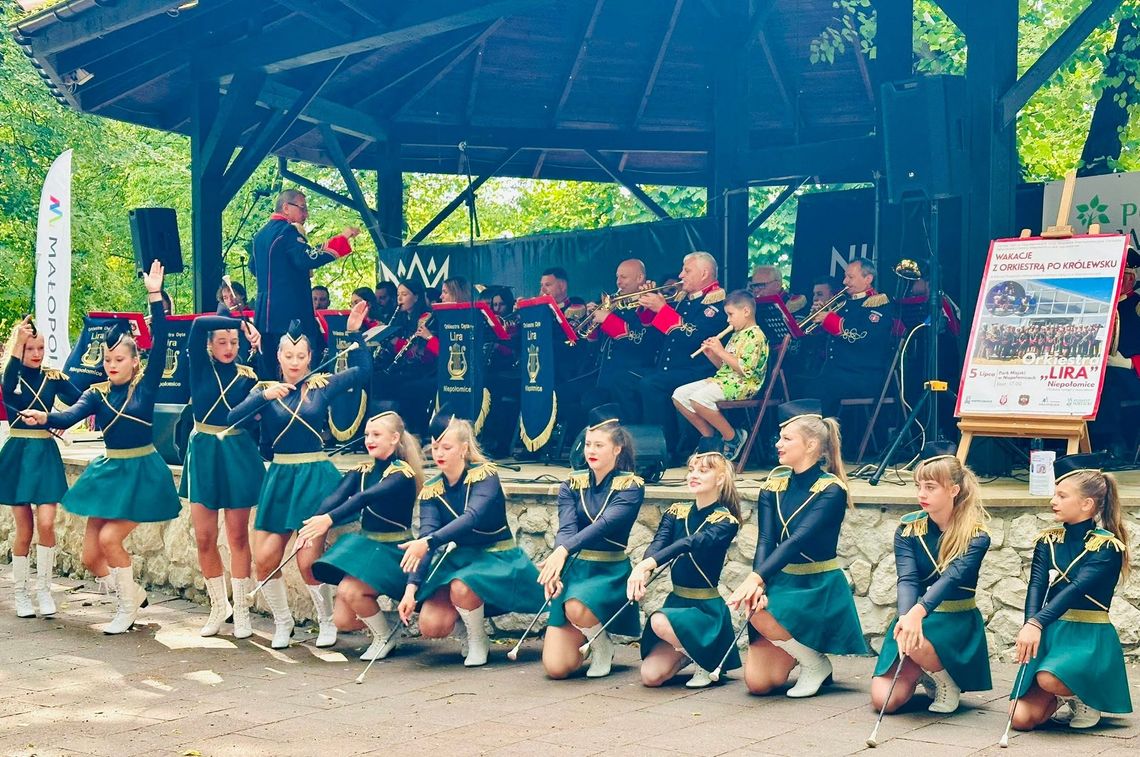 „Wakacje z orkiestrą po królewsku” rozpoczęte. Muzyczne lato zainaugurowała Orkiestra Niepołomice LIRA „Wakacje z orkiestrą po królewsku” rozpoczęte. Muzyczne lato zainaugurowała Orkiestra Niepołomice LIRA