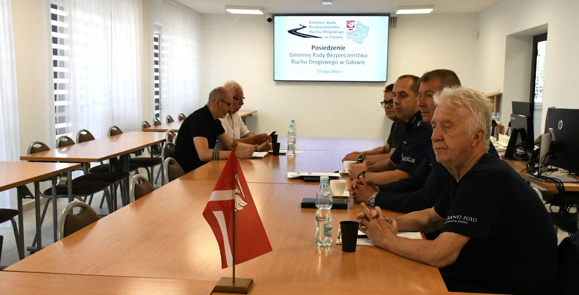 Więcej patroli na drogach gminy Gdów. Powodem budowa linii kolejowej i wzmożony ruch ciężarówek Więcej patroli na drogach gminy Gdów. Powodem budowa linii kolejowej i wzmożony ruch ciężarówek