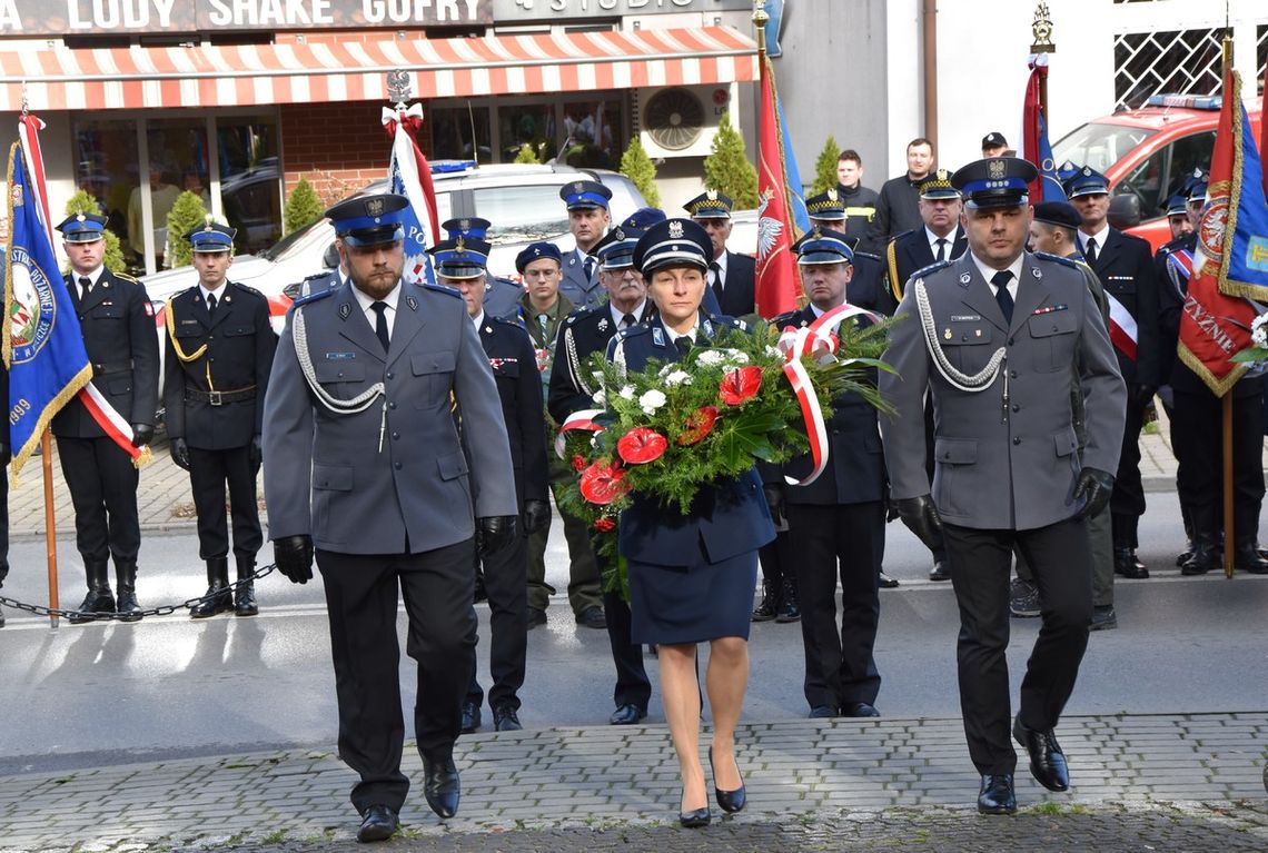 Wieliccy mundurowi uczcili 104. rocznicę Odzyskania Niepodległości