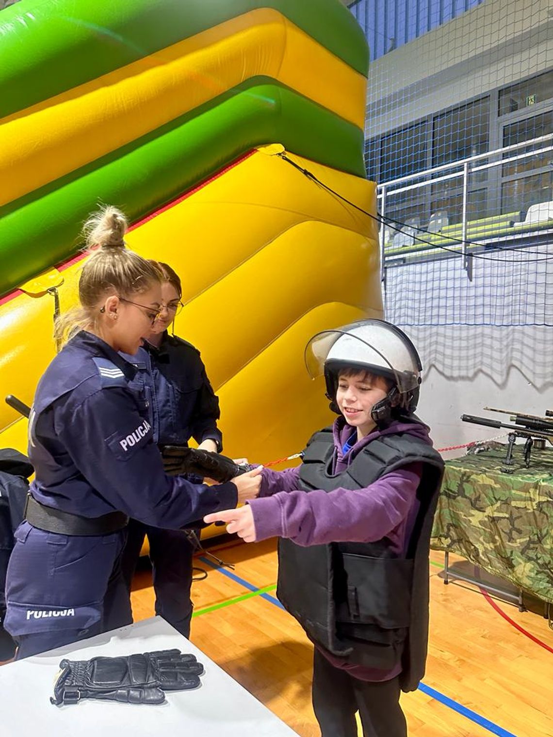 Wieliccy policjanci wzięli udział w koncercie charytatywnym organizowanym dla 6-letniego Stasia Kierzkowskiego