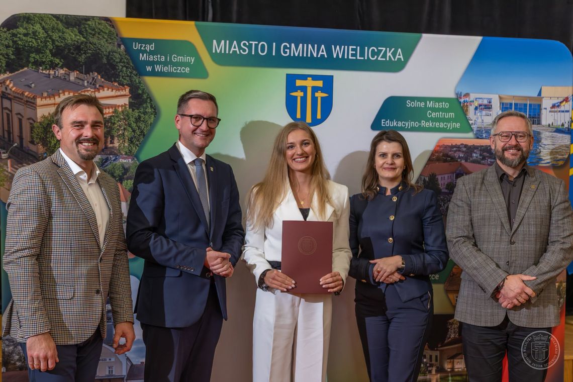 Wieliczka nagrodziła najlepszych sportowców i trenerów. Wręczono stypendia, nagrody i wyróżnienia za osiągnięcia w 2025 roku Wieliczka nagrodziła najlepszych sportowców i trenerów. Wręczono stypendia, nagrody i wyróżnienia za osiągnięcia w 2025 roku