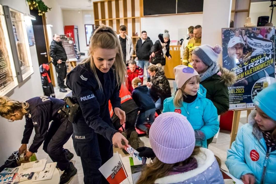 Wieliczka. Policjanci wzięli udział w spotkaniupod nazwą "Oko w oko z mistrzem, Kajetanem Kajetanowiczem"