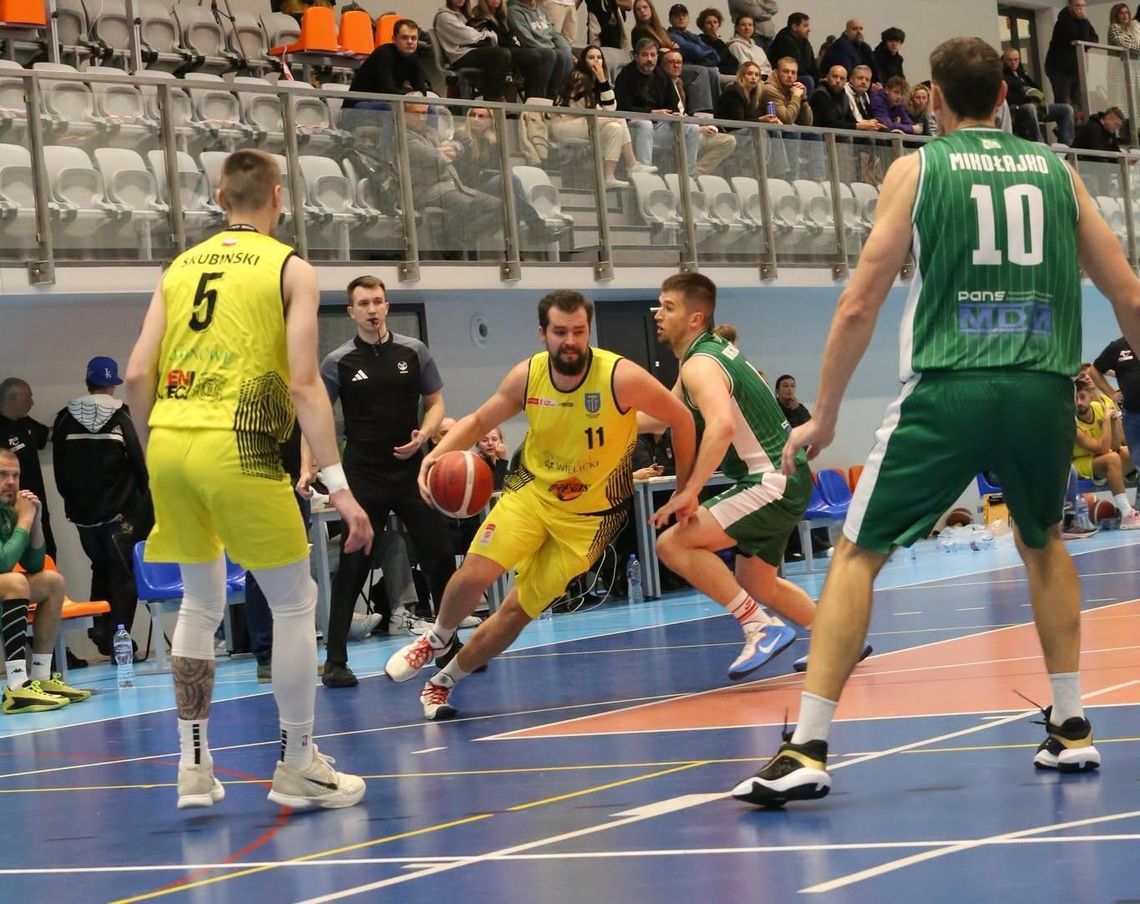 Wielka pogoń koszykarzy z Wieliczki! Regis odrobił 12 punktów straty, ale zabrakło szczęśliwego zakończenia Wielka pogoń koszykarzy z Wieliczki! Regis odrobił 12 punktów straty, ale zabrakło szczęśliwego zakończenia
