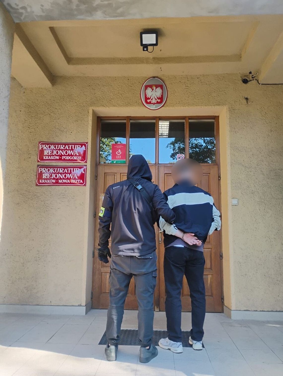 Wpadli podczas policyjnej akcji w Krakowie! Dwaj Ukraińcy podawali się za adwokatów. W pokoju jednego z nich znaleziono pieniądze Wpadli podczas policyjnej akcji w Krakowie! Dwaj Ukraińcy podawali się za adwokatów. W pokoju jednego z nich znaleziono pieniądze
