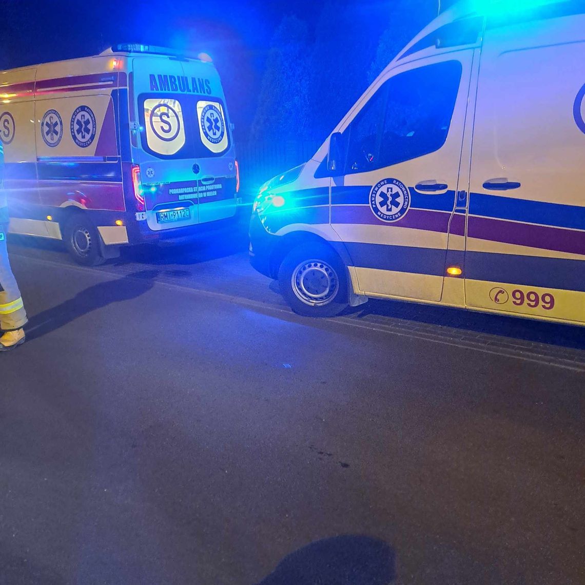 Wypadek motocyklisty na drodze wojewódzkiej 966. Na miejscu lądował śmigłowiec LPR Wypadek motocyklisty na drodze wojewódzkiej 966. Na miejscu lądował śmigłowiec LPR
