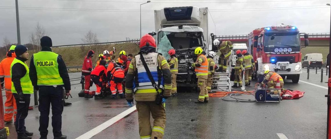 Wypadek samochodów ciężarowych 437 km autostrady A4