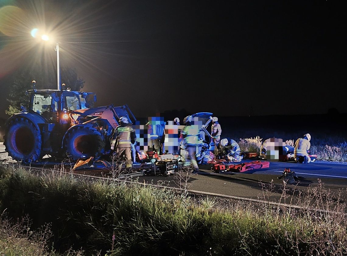 Wypadek samochodu i ciągnika rolniczego pod Wieliczką. Jedna osoba nie żyje, dziecko w ciężkim stanie