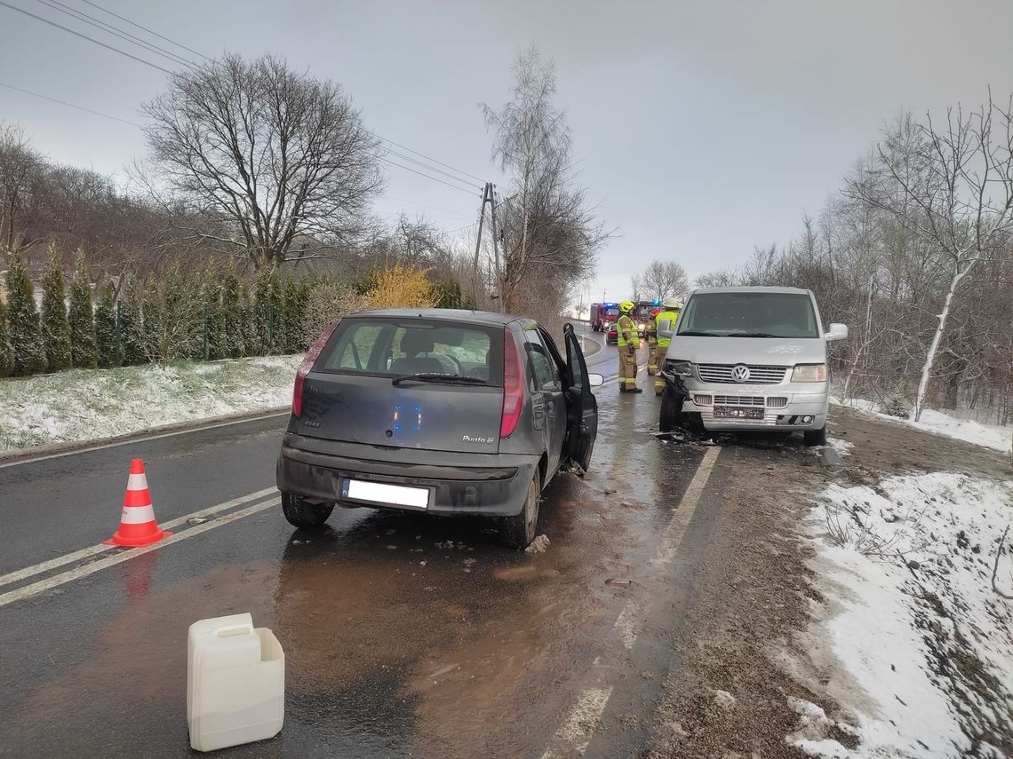 Wypadek samochodu osobowego z samochodem dostawczym w miejscowości Trzciana