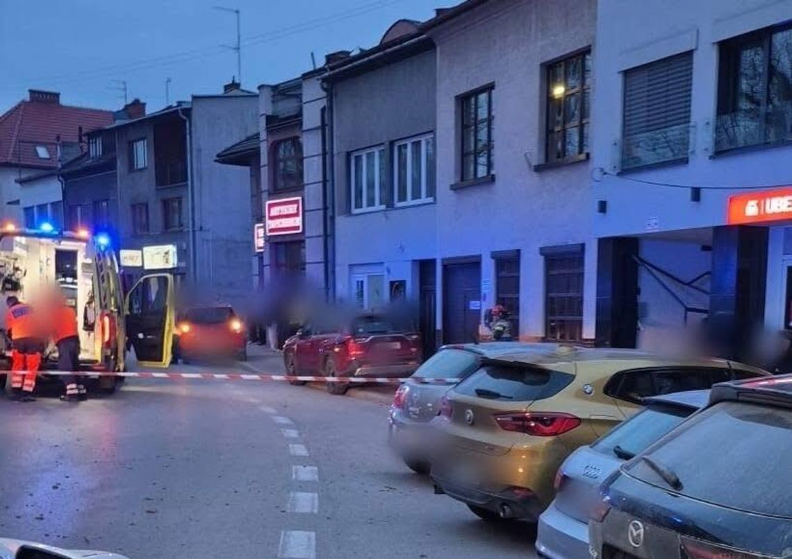 Wypadek w Kalwarii Zebrzydowskiej. Kobieta i dziecko potrącone na przejściu, lądował śmigłowiec LPR