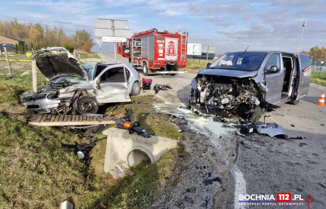 Wypadek w Rzezawie. Dwie kobiety poszkodowane. Lądował śmigłowiec LPR