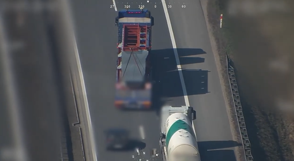 Wyprzedzanie ciężarówek na autostradach pod lupą policji. Kiedy jest dozwolone, a kiedy grozi mandat? Wyprzedzanie ciężarówek na autostradach pod lupą policji. Kiedy jest dozwolone, a kiedy grozi mandat?