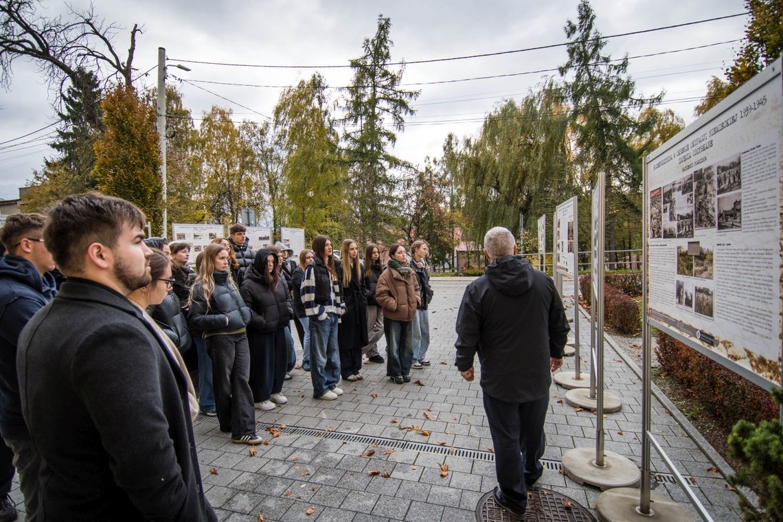 Wystawa „Bocheńszczyzna w okresie okupacji” kontynuuje swoją podróż po Bochni Wystawa „Bocheńszczyzna w okresie okupacji” kontynuuje swoją podróż po Bochni
