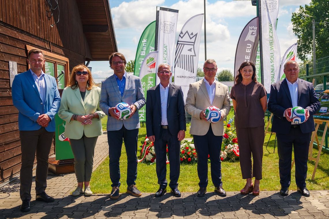 XVII Memoriał im. Tadeusza Szybińskiego – legenda i nowe boisko dla Staniątek XVII Memoriał im. Tadeusza Szybińskiego – legenda i nowe boisko dla Staniątek