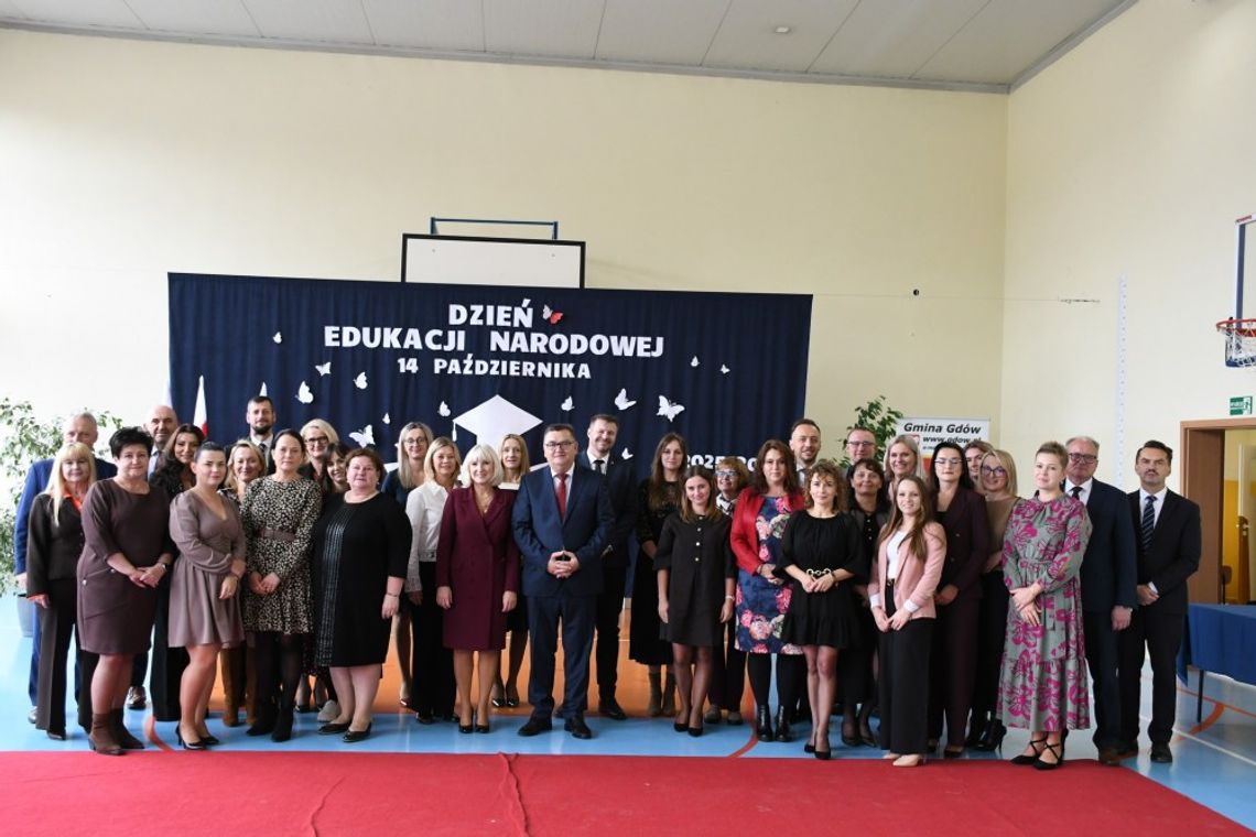 "Zacną rzeczą jest uczyć się, lecz jeszcze zacniejszą – nauczać". Dzień Edukacji Narodowej