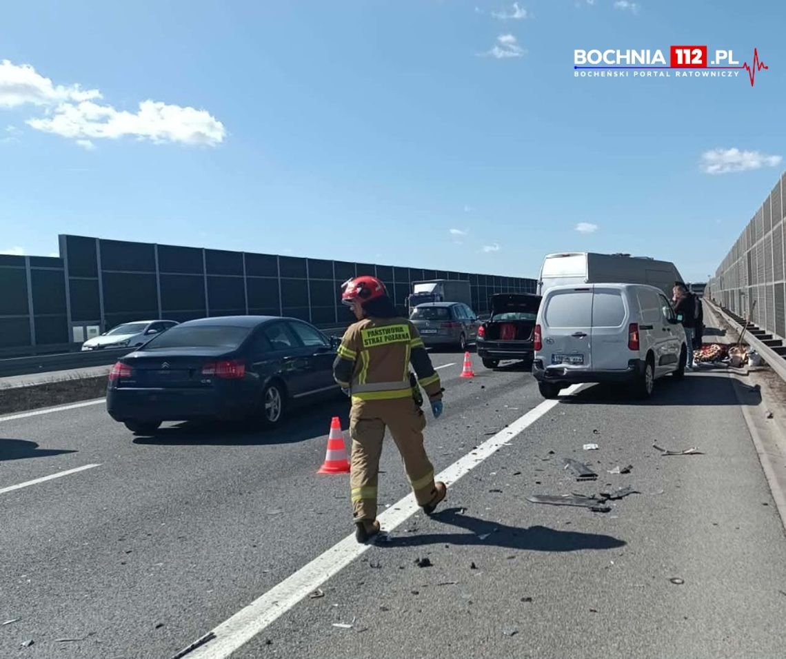 Zdarzenie na A4 pod Bochnią. Cztery pojazdy zderzyły się w kierunku Krakowa Zdarzenie na A4 pod Bochnią. Cztery pojazdy zderzyły się w kierunku Krakowa