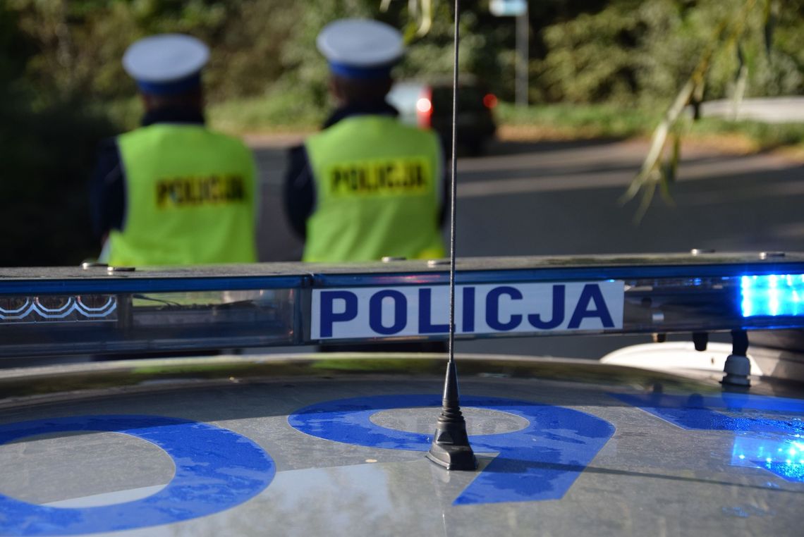 Zderzenie hulajnogi elektrycznej z samochodem w Wieliczce. 25-latka trafiła do szpitala Zderzenie hulajnogi elektrycznej z samochodem w Wieliczce. 25-latka trafiła do szpitala