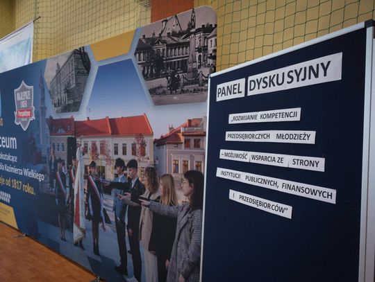 Przedsiębiorcza młodzież gotowa na wyzwania – panel dyskusyjny w I LO Bochnia