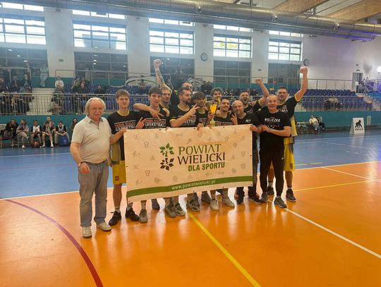 AWANS KOSZYKARZY  UKS REGIS WIELICZKA DO 2 LIGI  [ZDJĘCIA]