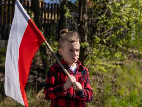 Koźmice Wielkie uczciły Dzień Flagi RP przy pomniku żołnierzy AK [zdjęcia]