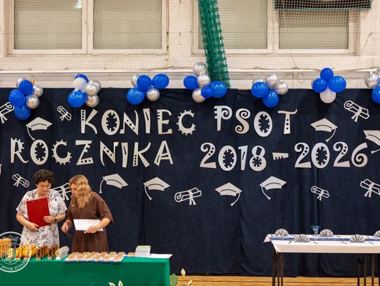 Szkoła Podstawowa nr 2 w Wieliczce - pożegnanie uczniów klas ósmych [zdjęcia]