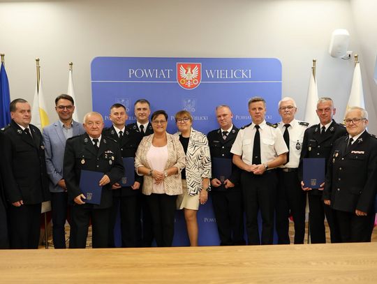 Powiat wielicki wręczył promesy kolejnym jednostkom OSP [zdjęcia]