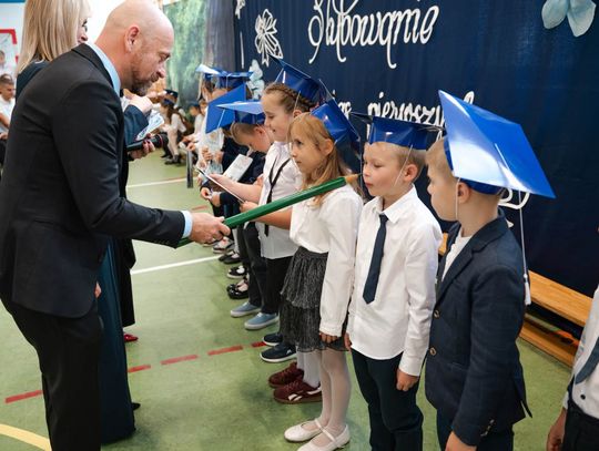 Uroczyste ślubowanie pierwszoklasistów w Szkole Podstawowej nr 3 w Niepołomicach [zdjęcia]